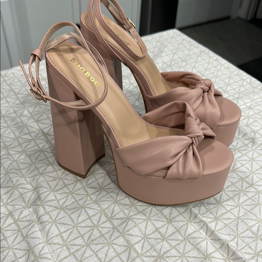 NEVER WORN. BAMBOO Pink Platform Sandals with Chunky Heel